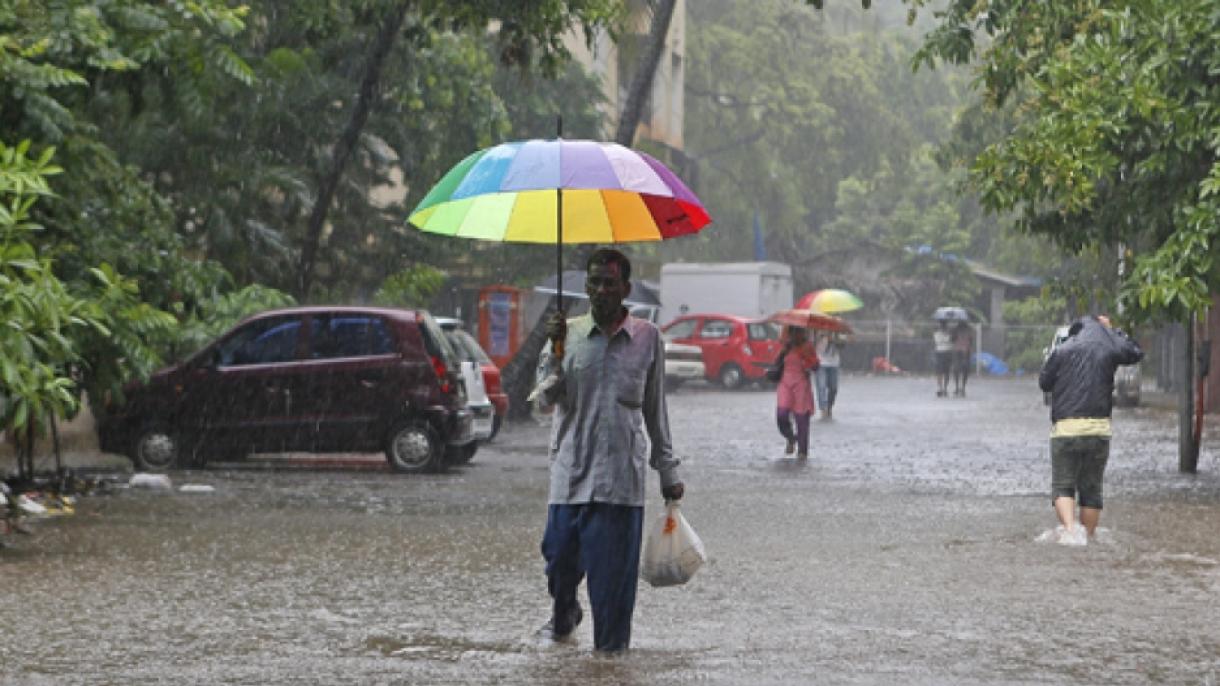 شمار قربانیان باران های موسون در هندوستان افزایش یافت