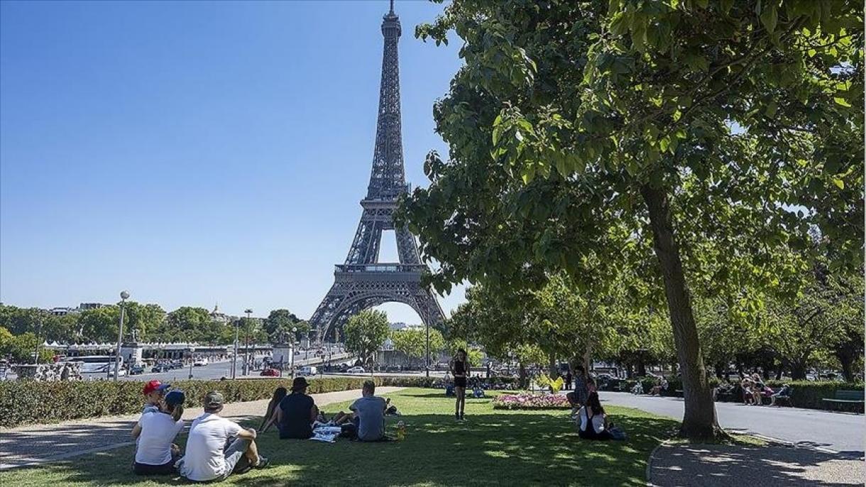 法国政府决定在地铁和火车站发放免费水以应对酷热高温
