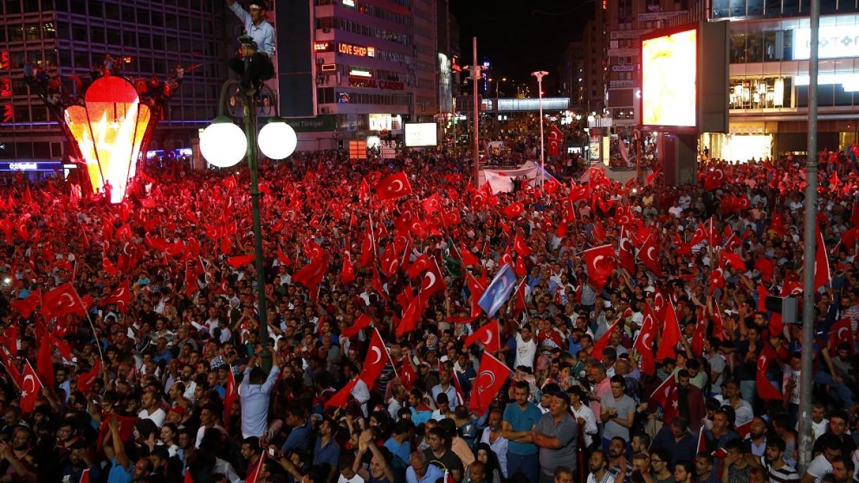 “El pueblo turco aferrado a la legitimidad ha sido el factor básico de que fracase el golpe”
