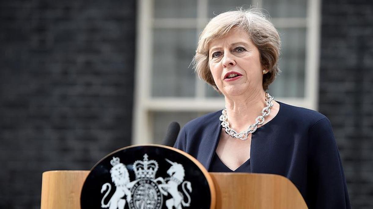 英国新首相特里莎·梅正式就任