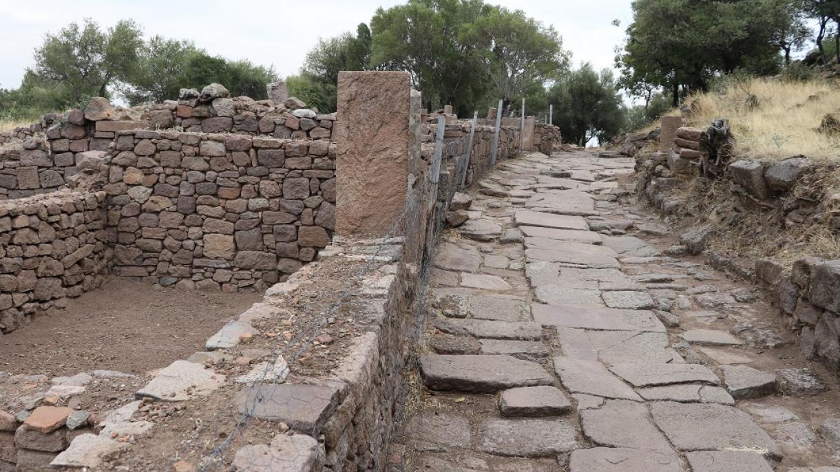 Arqueólogos encontraram uma "rota de 2.000 anos" na cidade antiga de Aigai