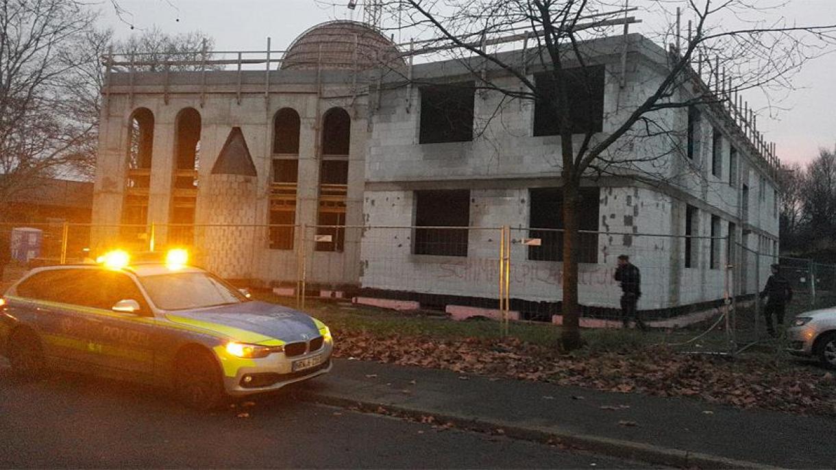 Нападение срещу джамия в Германия...