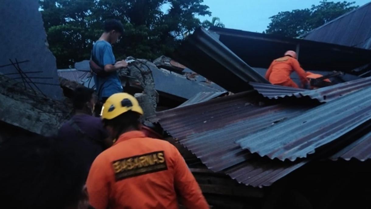 56 души са загинали при земетресението в Индонезия...