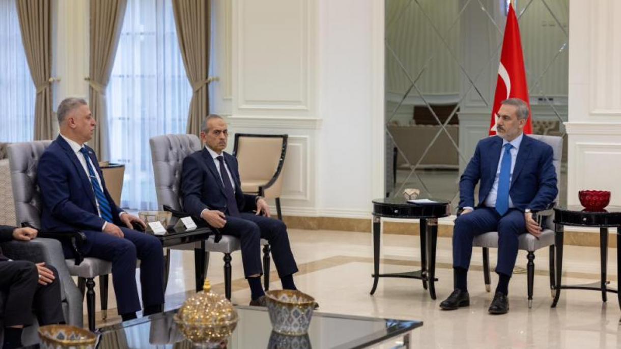 Ministro Fidan está em Baku após visita ao Iraque