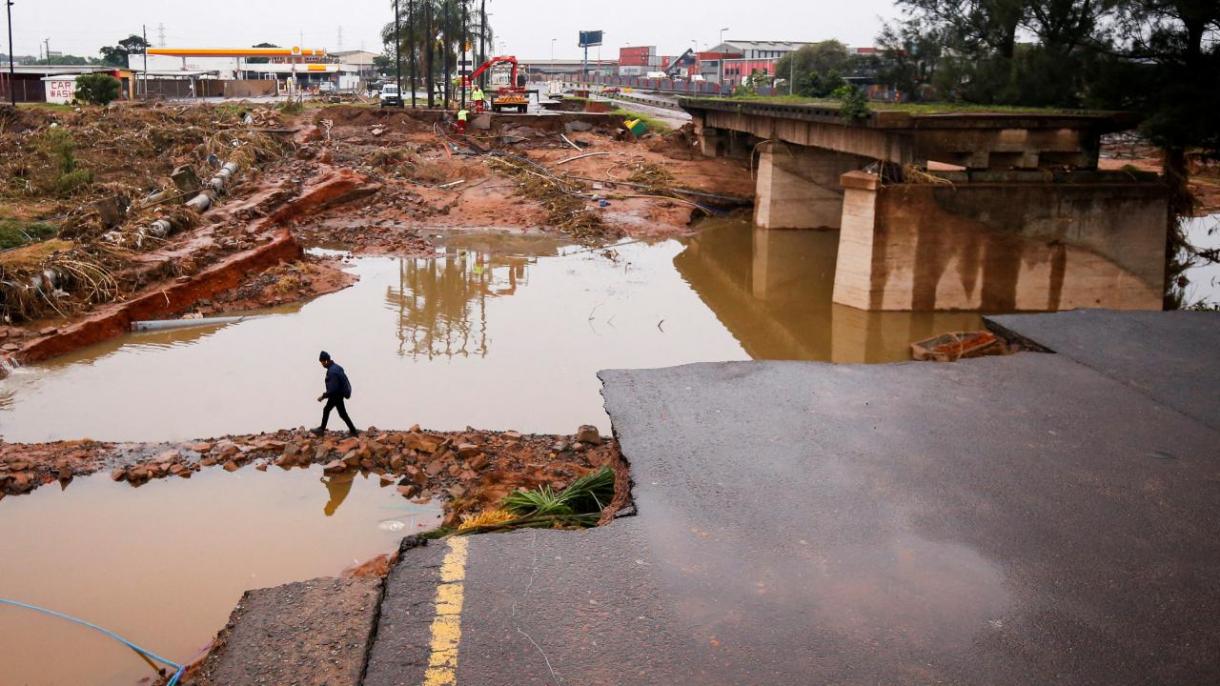 南非洪水造成21人丧生