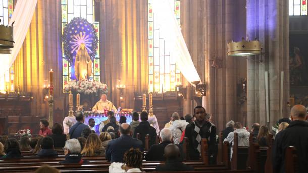 Páscoa em Istambul: os fiéis se reúnem na igreja de San Antonio