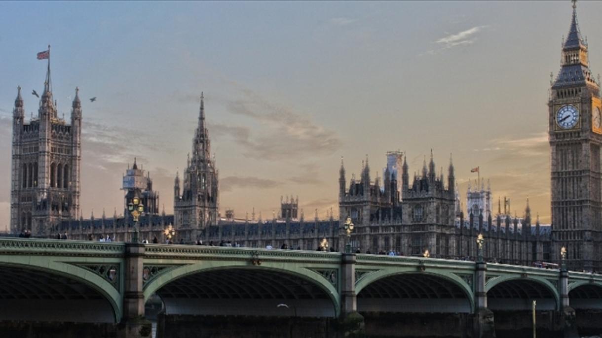 Helyhatósági és helyi parlamenti választásokat tartanak az Egyesült Királyságban
