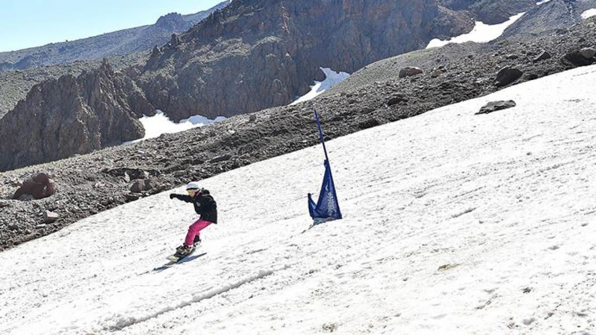 erciyes temmuz'da kayak.jpg