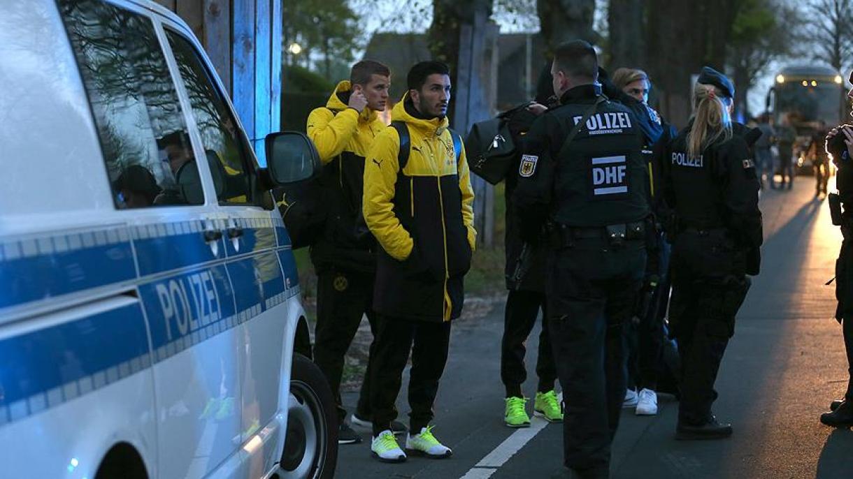 جرمن فٹ بال کلب کی بس میں تین دھماکے