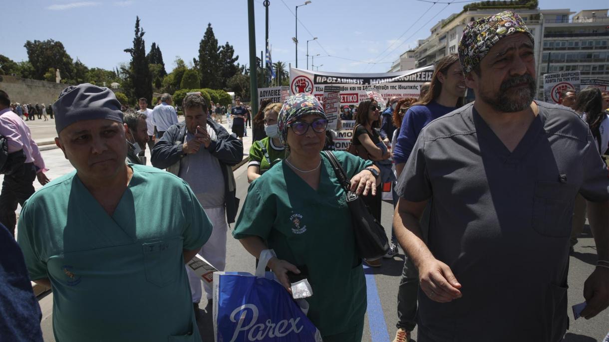 希腊医疗和交通部门员工举行大罢工