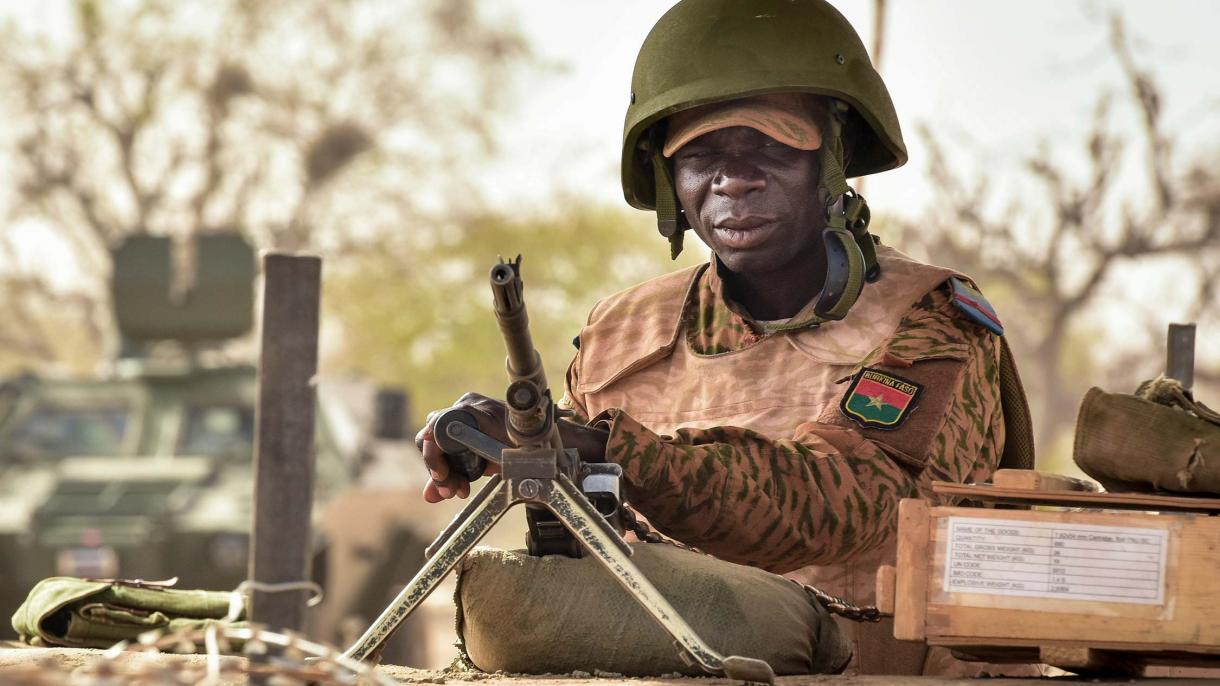 Франция изтегля силите си от Буркина Фасо...