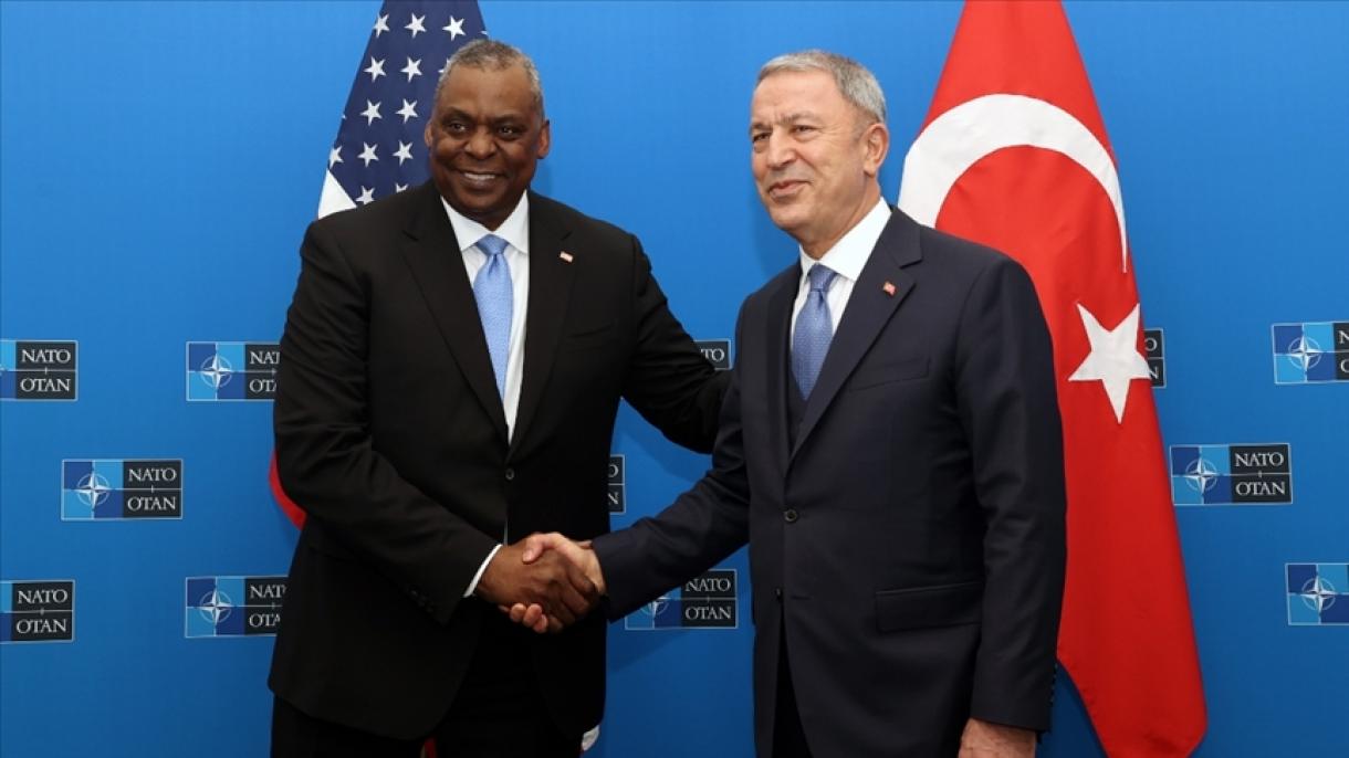 گفت‌وگوی تلفنی وزرای دفاع ترکیه و آمریکا