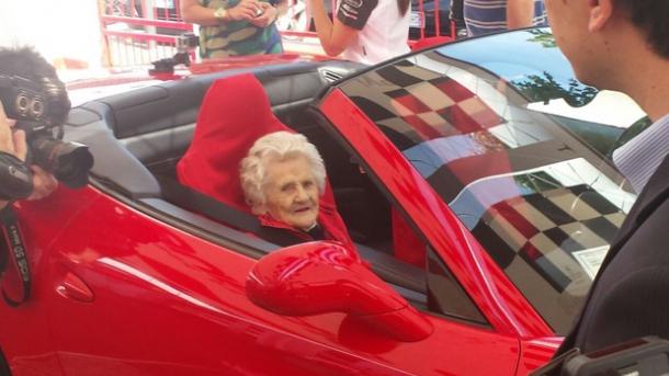 104岁意大利老太太以300公里时速狂飙