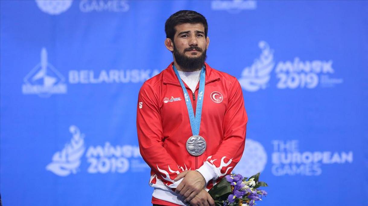 El luchador turco Soner Demirtaş obtuvo medalla de plata en Minsk