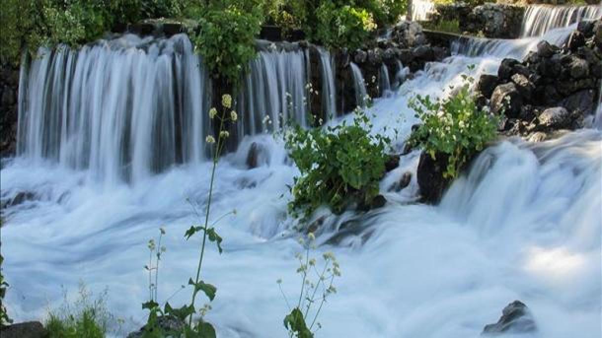 علاقه گسترده گردشگران به "چشمه‌های مونزور" در تورکیه