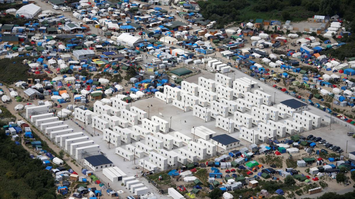 A konténertábor utolsó lakóit is elszállítják Calais-ból