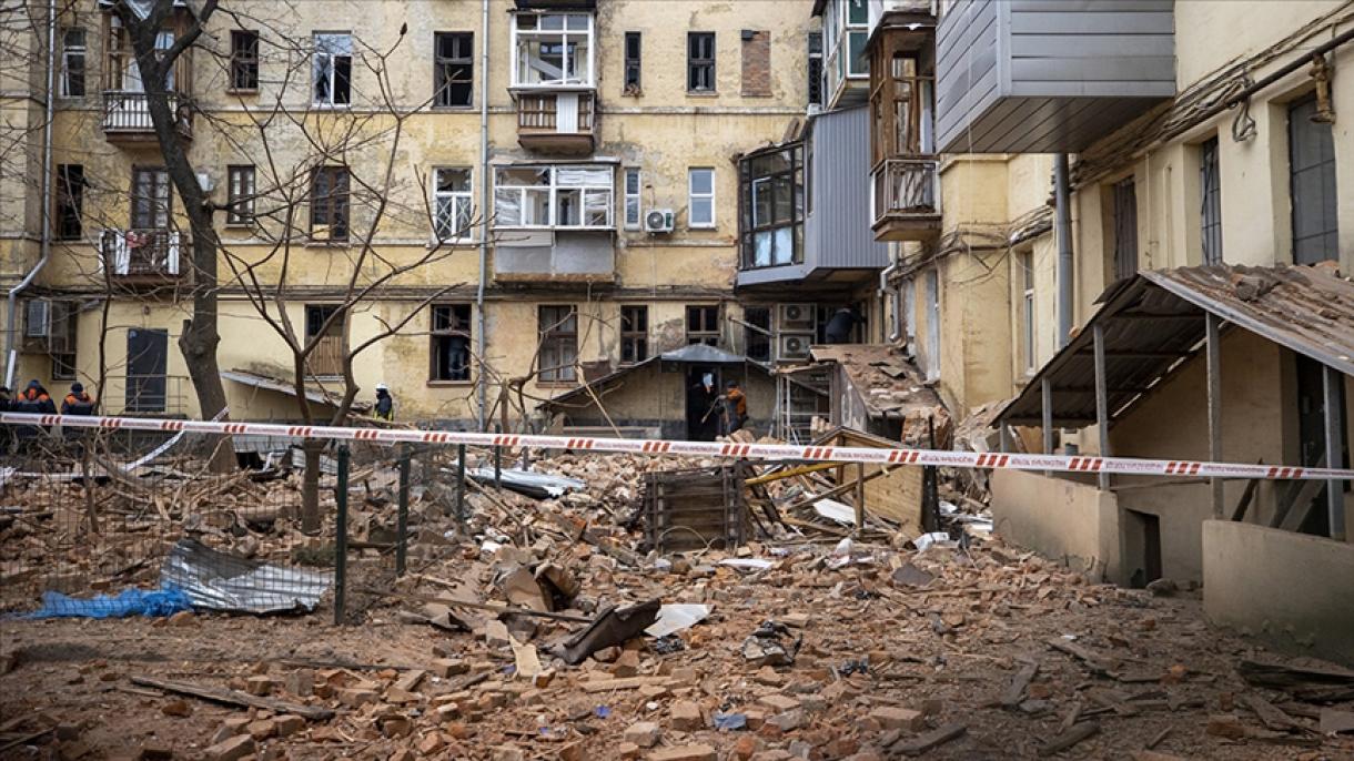 Rossiya armiyasi Donetsk viloyatidagi ko‘p qavatli uyga zarba berdi