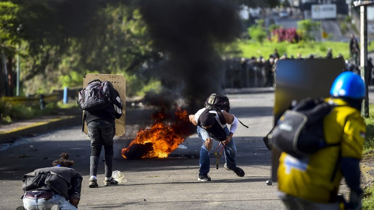 Venezuela, Ue condanna uso eccessivo forza contro proteste su voto di ieri
