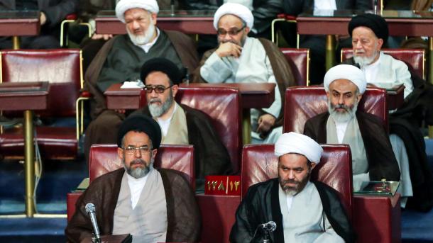 مجلس خبرگان ایران: به امریکا جواب کوبنده باید داد
