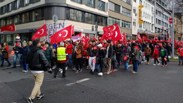 Alemania libera a 32 simpatizantes del PKK