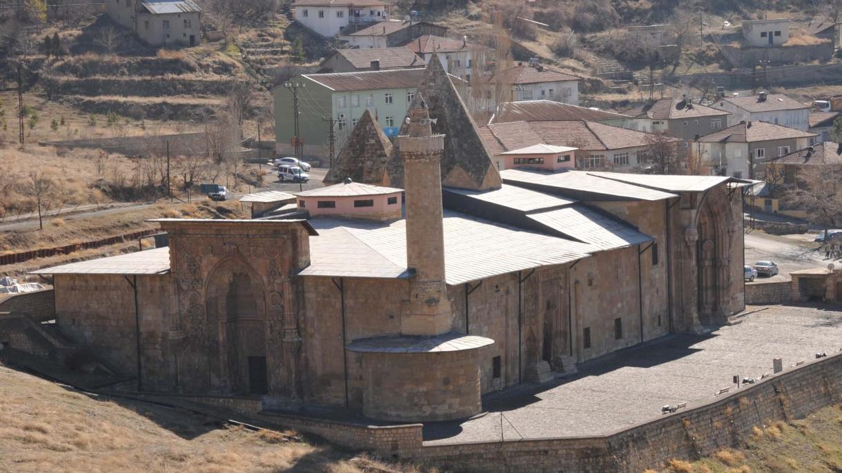 Джамията Улу в град Диврии на окръг Сивас