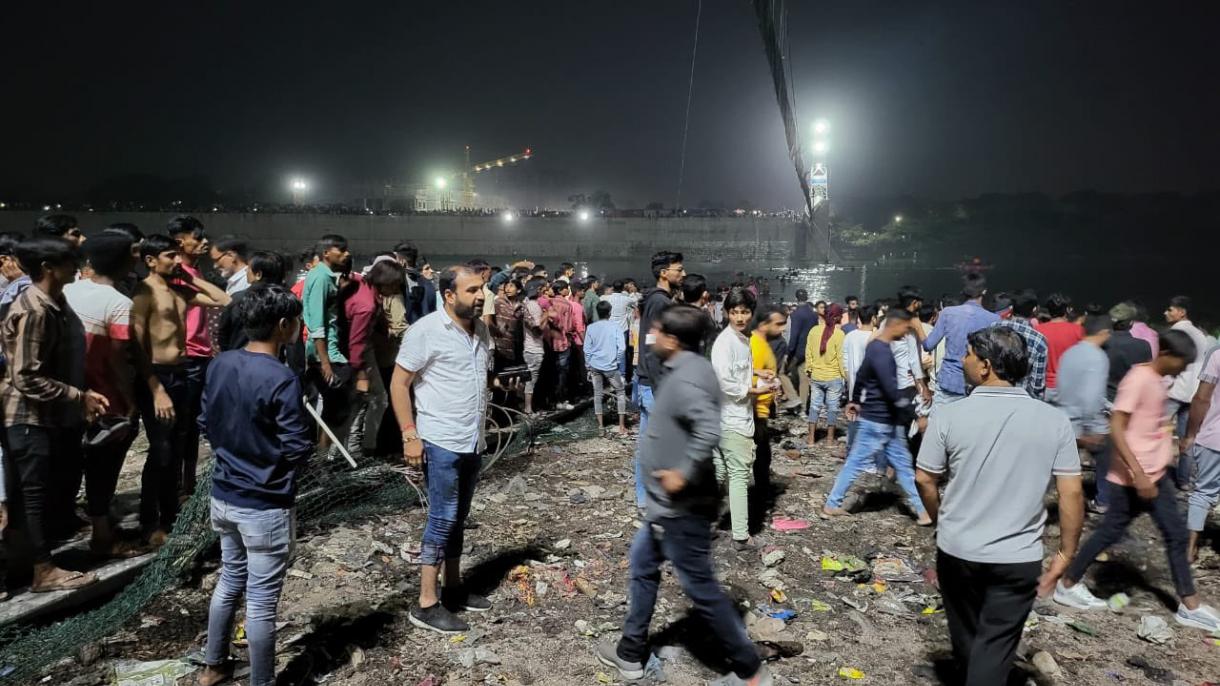 Հնդկաստանում կամուրջ է փլուզվել. 141 մարդ է զոհվել