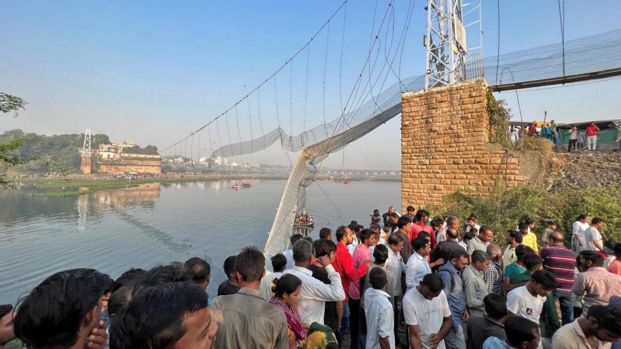 Primer ministro indio visita a familiares de las víctimas mortales del colapso de puente