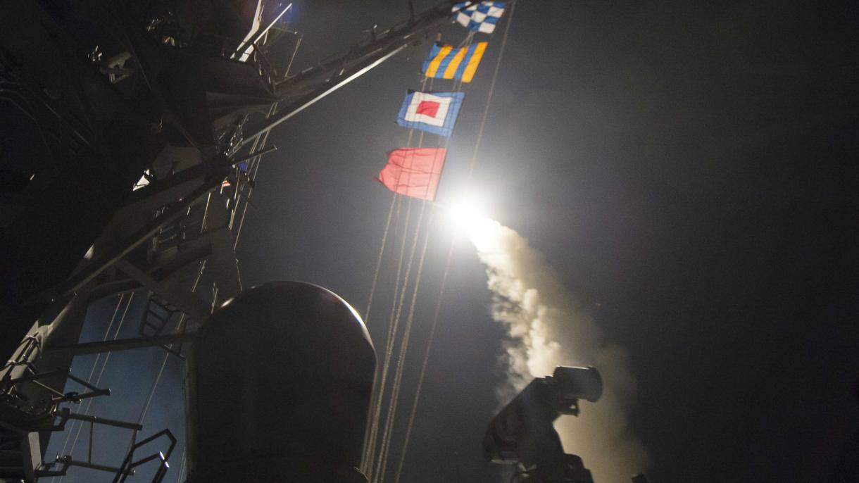 америка қошма иштатлири сүрийәгә 59 башқурулидиған бомба арқилиқ һуҗум қилди