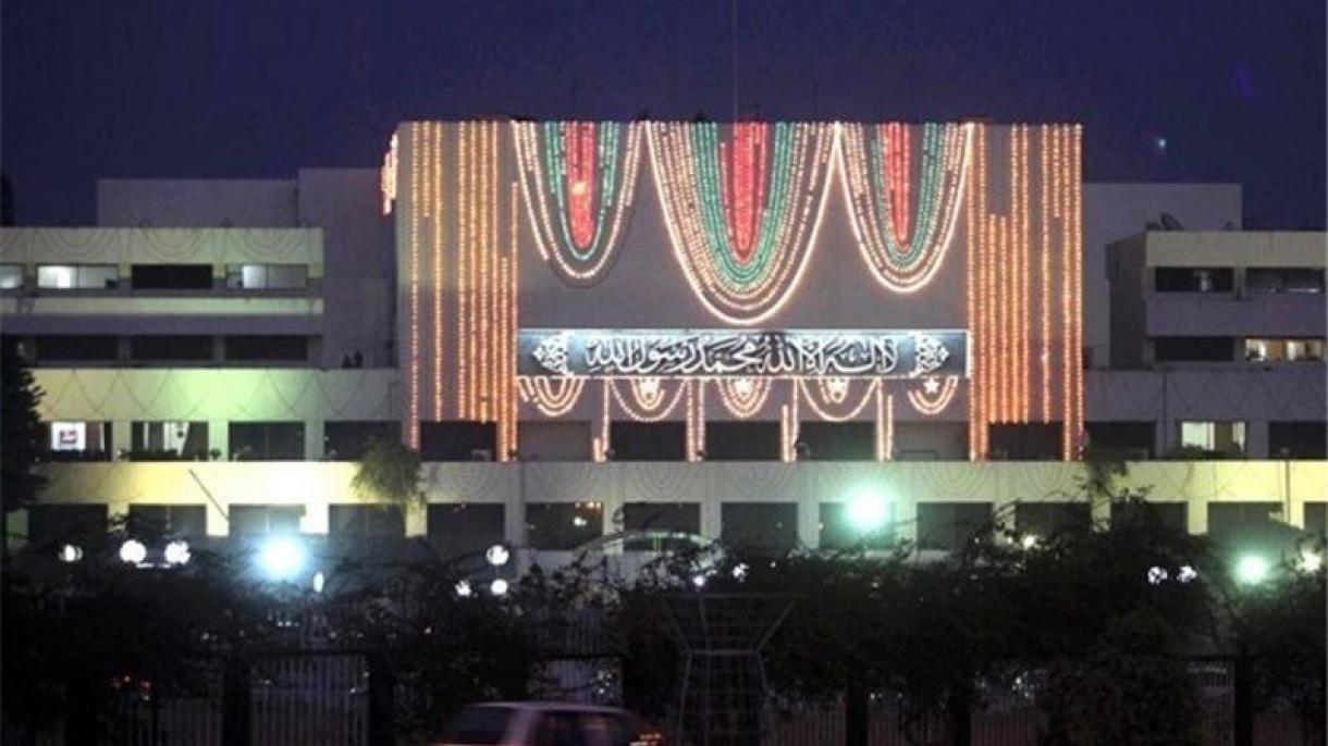 آج پاکستان بھر میں عید میلاد النبیۖ پیر کو مذہبی عقیدت و احترام سے منائی جا رہی ہے