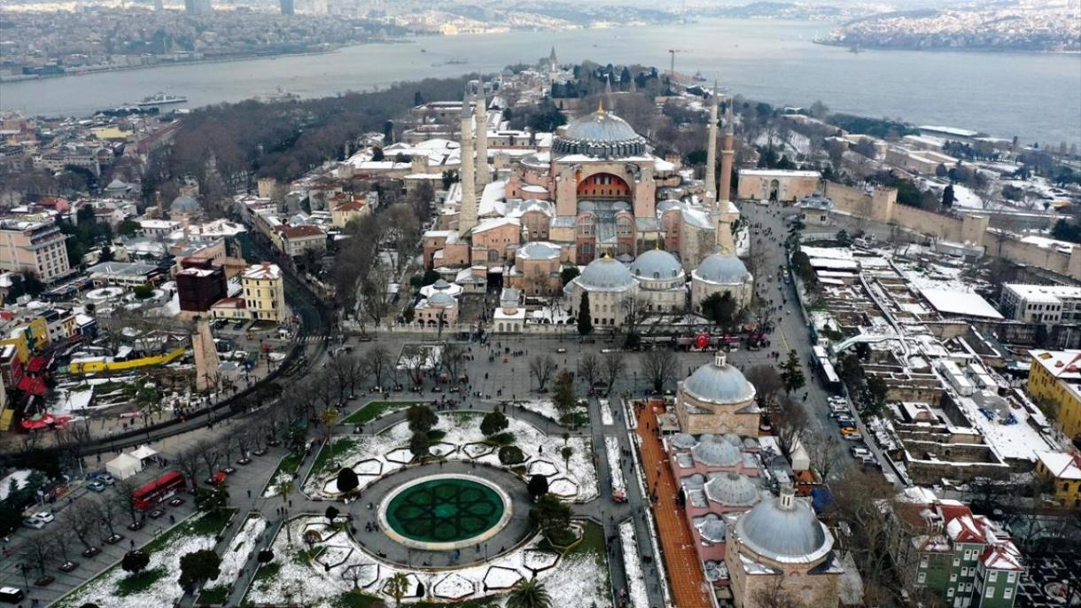 Броят на туристите посетили Истанбул през февруари се е увеличил със 173%