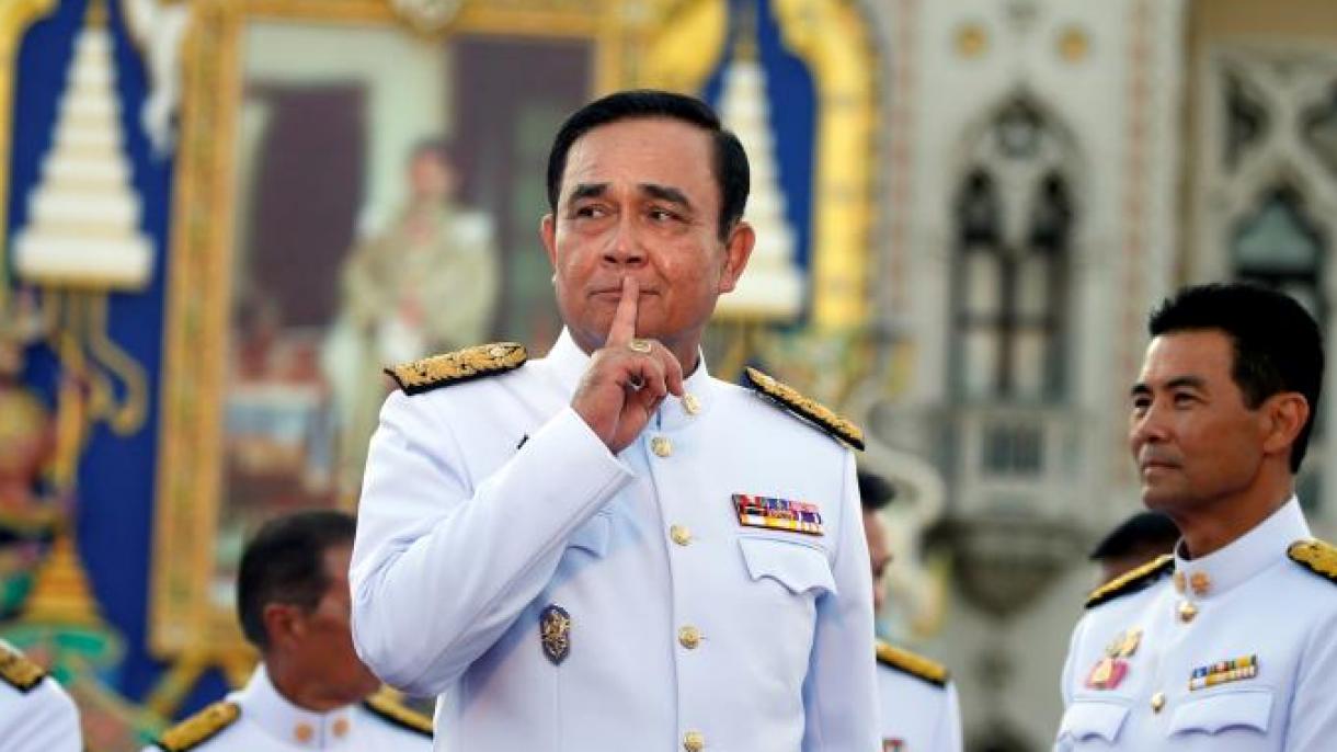 تھائی لینڈ: طالبعلم کی شکایت پر وزیر اعظم اپنی کابینہ سمیت عدالت کے کٹہرے میں