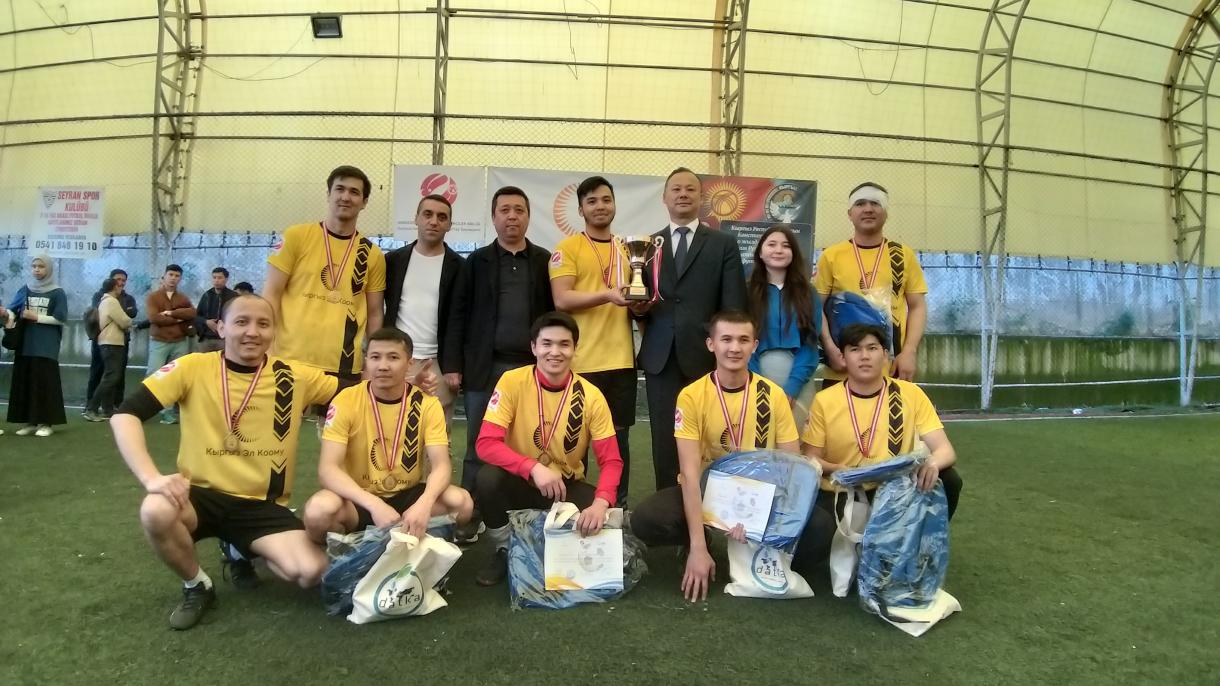 Kırgız öğrenciler 19 Mayıs futbol 17.jpg
