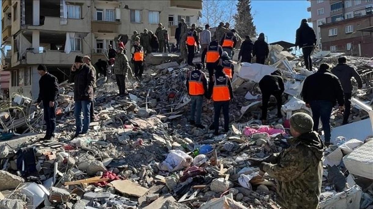 Dünya ölkələri Türkiyeyə humanitar yardım göndərməyə davam edir