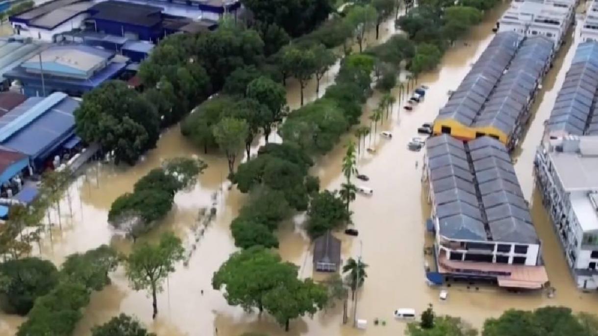 马来西亚山体滑坡和洪水导致 5 人丧生
