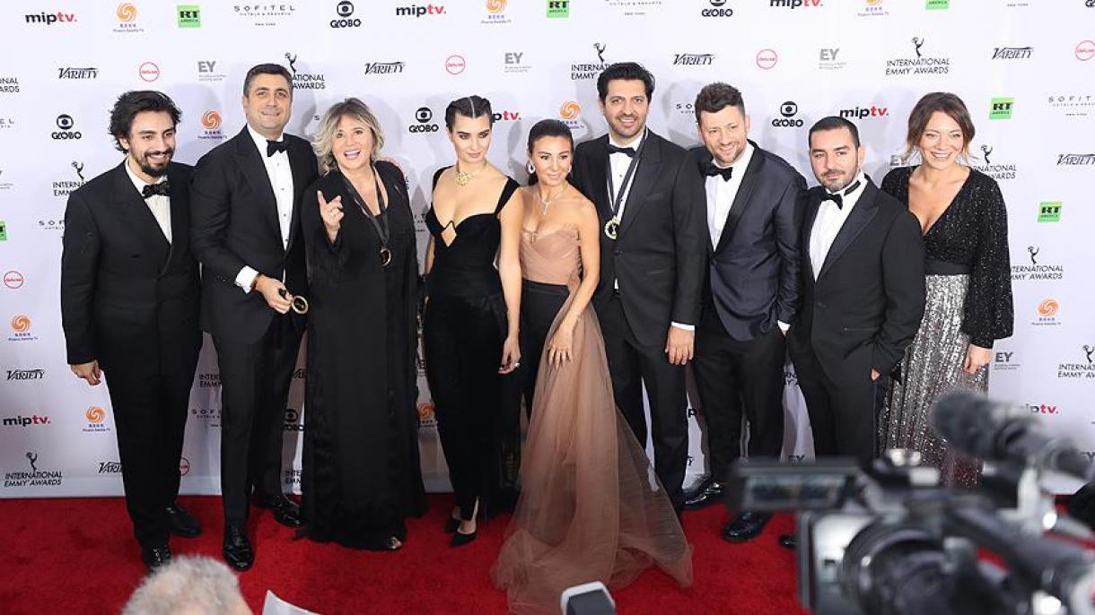 Los actores y actrices turcos lucen en los Premios Emmy Internacional