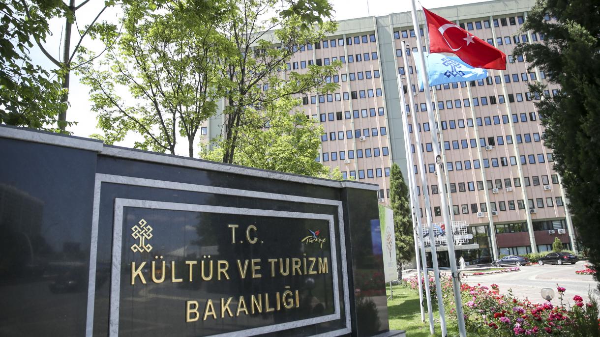 Traducen al turco el folleto de “La Lista Urgente Roja”