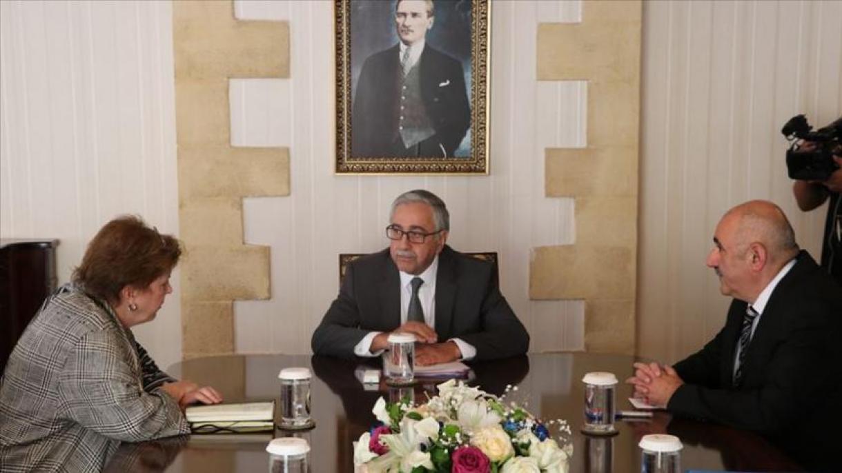 Presidente turco-cipriota recebe a representante especial da ONU para a questão cipiota