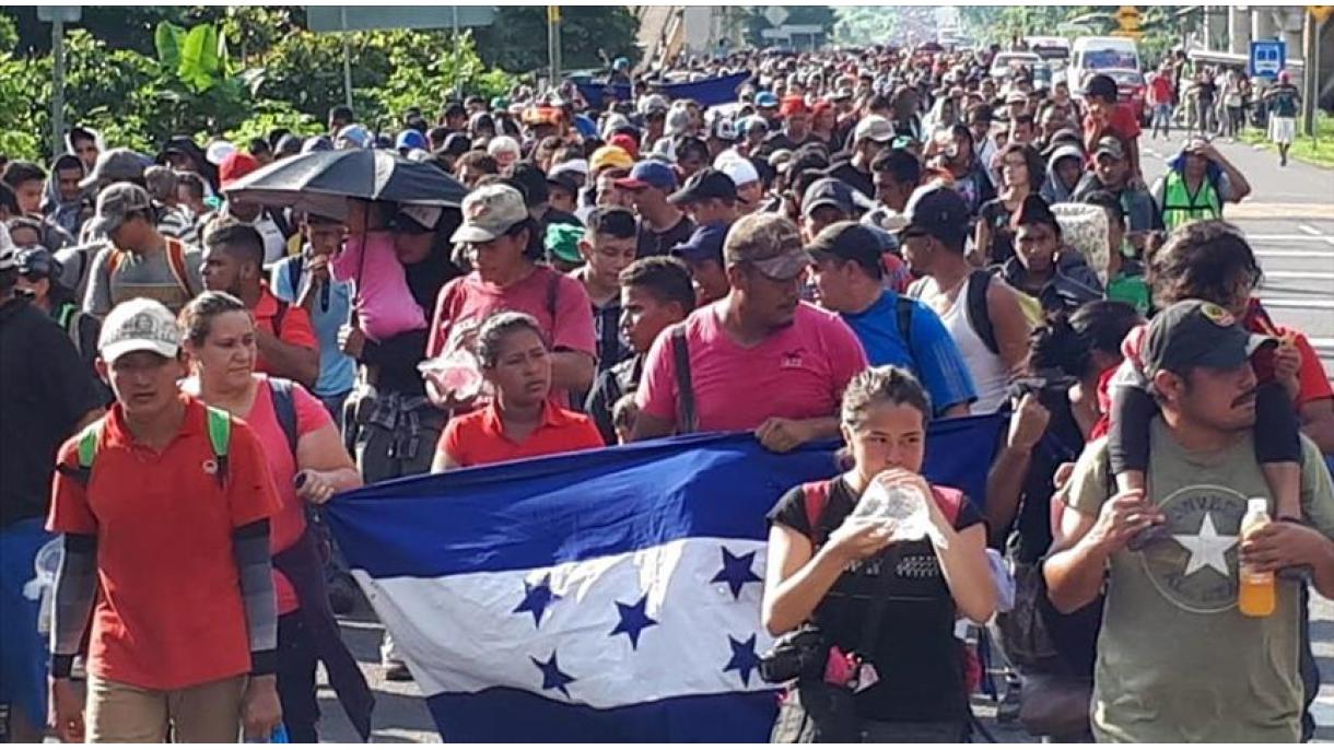 Parte de la nueva caravana migrante ya cruz de Honduras a