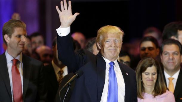Trump arrasa en las primarias en cinco estados