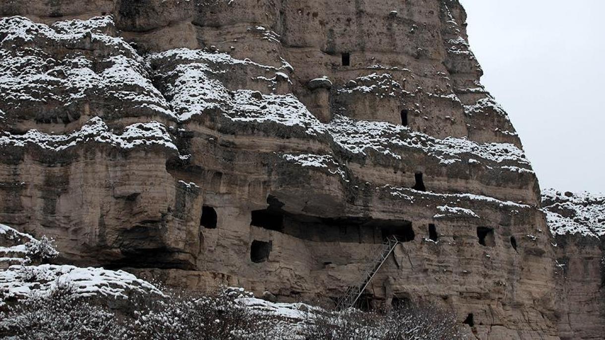 Las casas rupestres de la civilización frigia formarán parte del turismo turco