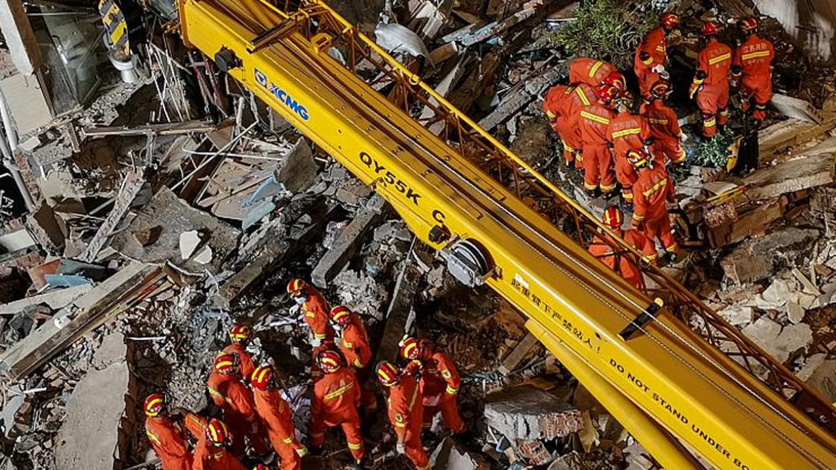 Броят на жертвите от срутването на хотел в Китай достигна до 17