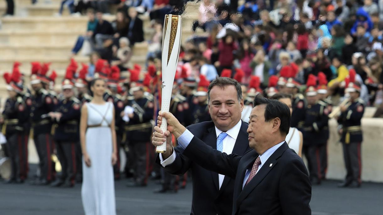 Олимпиада факели Түштүк Кореяга тапшырылды