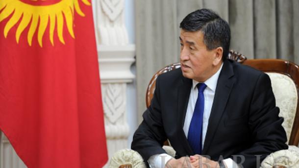 Qirg'iziston prezidenti Sooronbay Jeenbekov hukumatning iste’fosi to'g'risidagi farmonni imzoladi