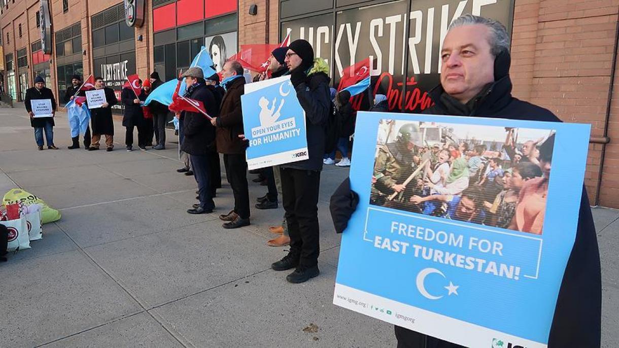 土耳其人和维吾尔人在美国举行抗议中国示威