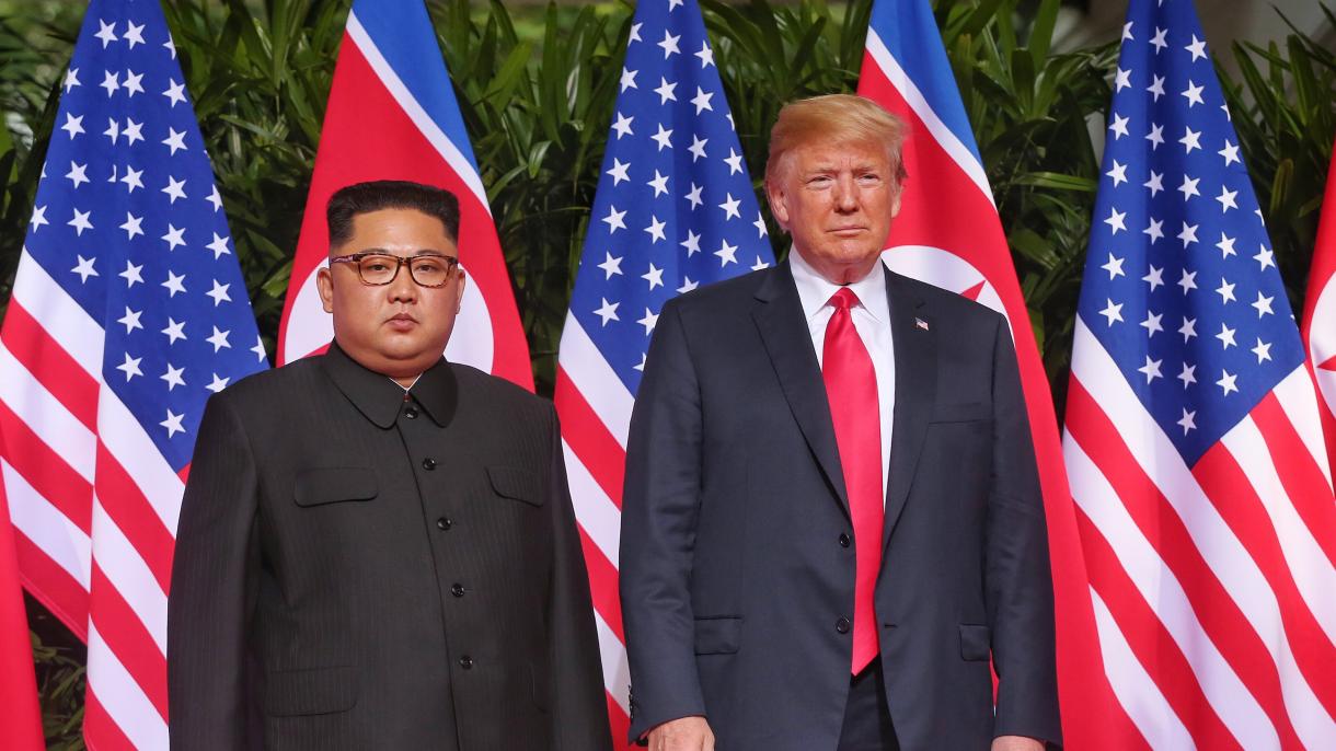 Történelmi csúcstalálkozó Trump amerikai elnök és Kim Dzsongun észak-koreai vezető között