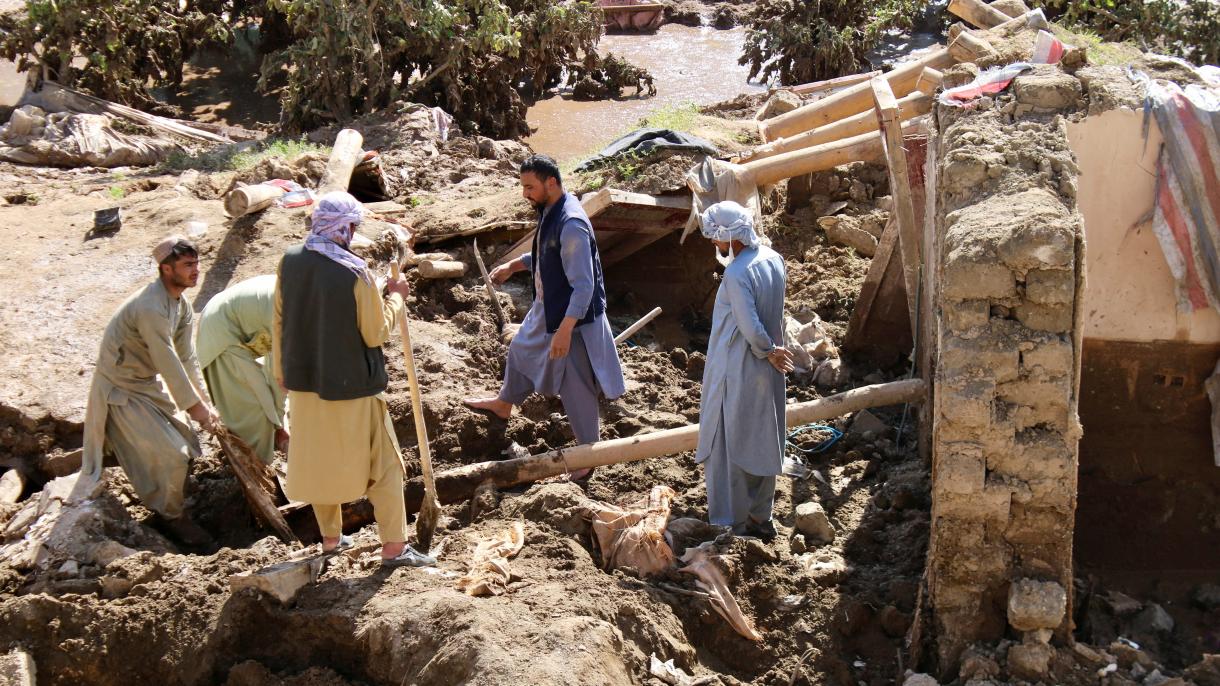 阿富汗强降雨洪水导致近400人死亡