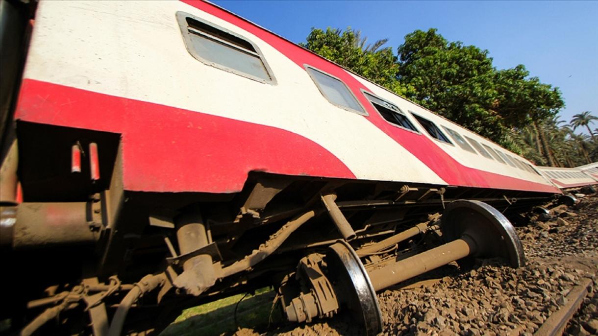 مصر: ٹرین پٹڑی سے اتر گئی، 8 مسافر ہلاک، 100 سے زائد زخمی