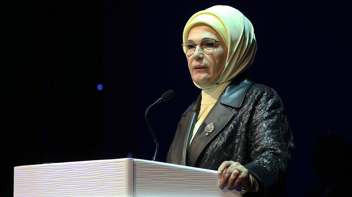 La primera dama turca comparte un mensaje en ocasión del Día Mundial de los Huérfanos