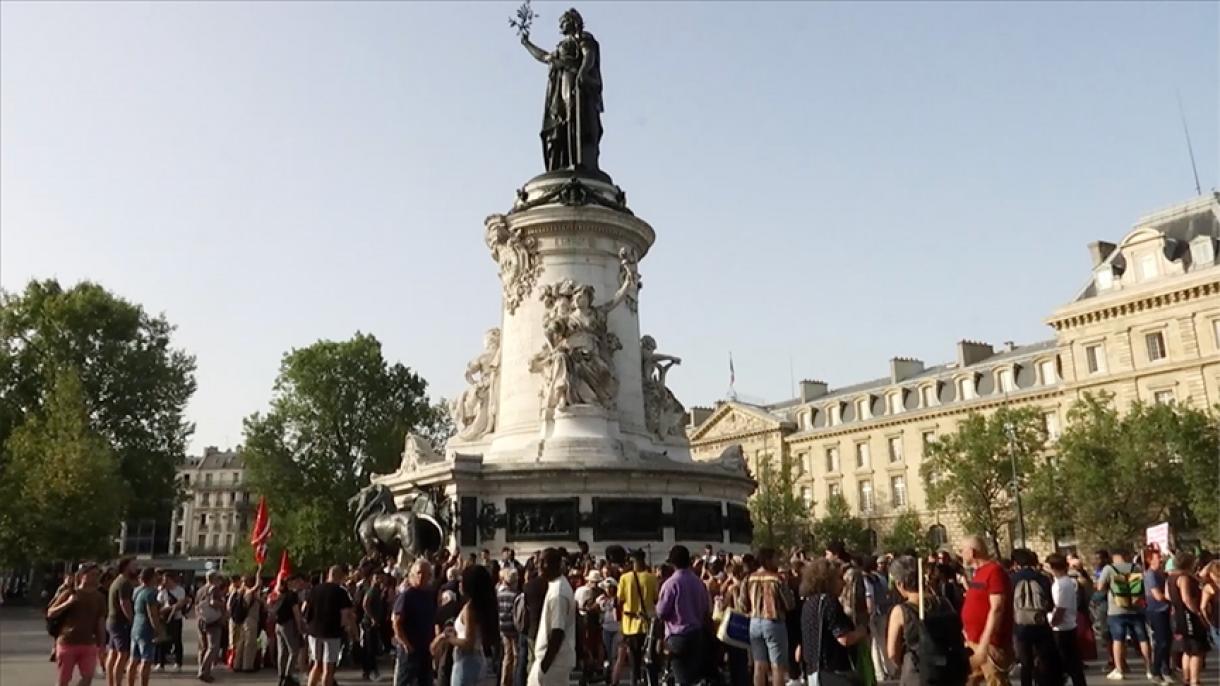 法国人示威抗议对特拉奥雷之死不追究责任的决定