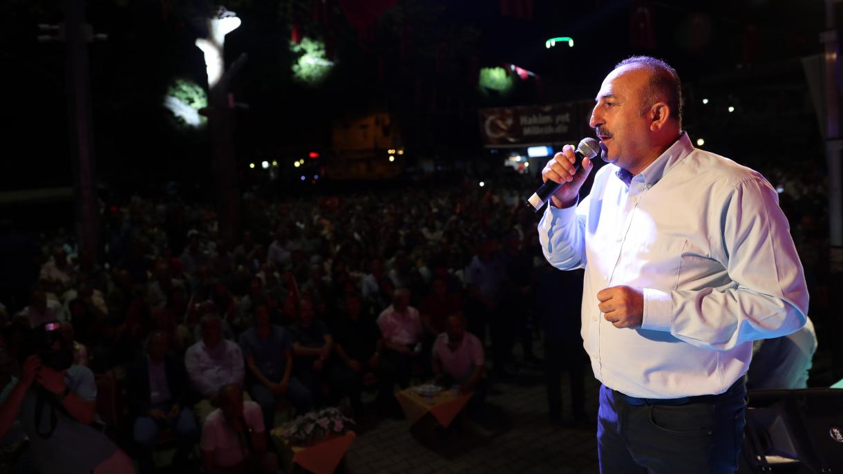 Çavuşoğlu reage contra tentativa de golpe